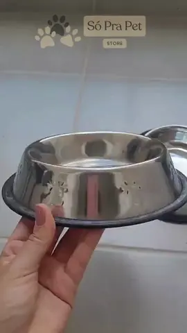 🐾 Inovação para Refeições Hidratadas! Apresentamos Nosso Comedouro/Bebedouro de Inox para Pets. 🍲💧 Desenvolvido com durabilidade premium, este comedouro/bebedouro de aço inoxidável oferece ao seu pet uma experiência de alimentação e hidratação impecável. Fácil de limpar, resistente a manchas e com design moderno, ele combina estilo e funcionalidade para atender às necessidades do seu amigo peludo. Proporcione refeições e água fresca com qualidade superior! 🐕🌟 #ComedouroBebedouroInox  #QualidadePremium  #PetSaudável