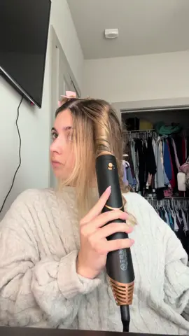 Hair tutorial 💋💋 #hair #hairstyle #hairtok #haircut #hairtutorial #hairstyles #blowout #blowoututorial #blowouthair #blowoutcurls 