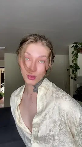 Replying to @Anyelo casanova Asi es soy hijo de Tilda y Bowie ❤️‍🔥 #androgynyfashion #androgyny #davidbowie #tildaswinton #fyp #obviamentechallenge #obviamentehumor 
