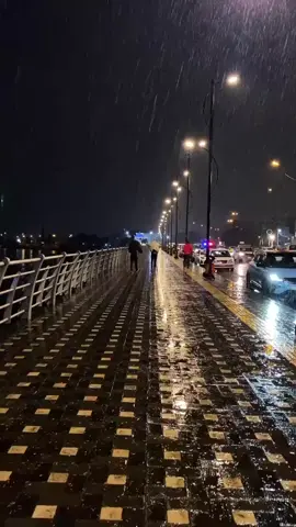 .. ريحةَ مطر تحُضن شوارعنا بحَنين ..♪ #تيك_توك #tiktok #العراق #CapCut #ترند #اصالة_نصري #الشعب_الصيني_ماله_حل😂😂 #مطر #ليل #شوارع #بغداد #بغداديات 