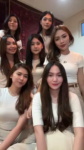 Kalo ngumpul udh pasti tiktokan .. kalian gitu juga gak sih??? #fyp #trend #payasong #withfriends #TikTokTrends 