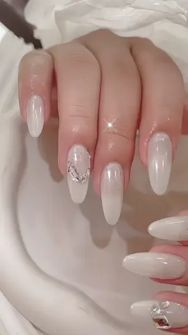 #Nailhannhat #Nailtrend #Nails #Nailđẹp #NailVietNam #Korea #Japan #Nailxacu #Nailhoakho #Hottrend #gelnails #Naildesign #beauty #thotnot #nailscantho #nailsthotnot #naildepcantho #TienTiennails  #xuhuong #Tienbeautynails #nailbox #nailnhachuot #naillongxuyen #longxuyen 