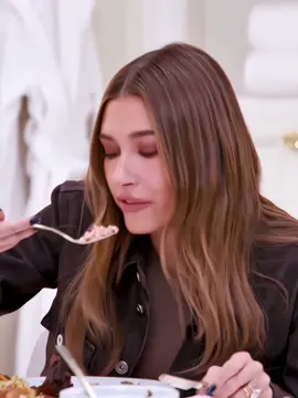 hailey bieber eating ✨✨✨ #haileybieber 