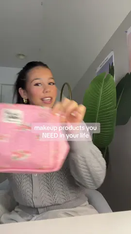 you NEEEDDD these makeup products in your life 😋🫶 #makeup #makeupadvice #makeupproducts #makeupproductsyouneed #shorthair #hair #hairstyles #fypシ #MakeupRoutine @Summer Fridays @ILIA Beauty @patrick ta @Patrick Ta Beauty @Hourglass Cosmetics 