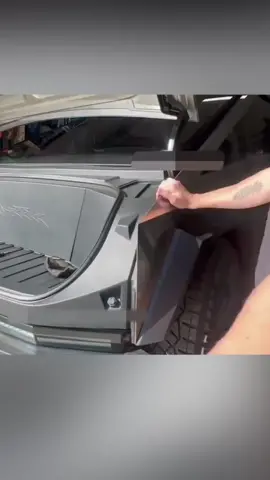 Could the cybertruck trunk remove our fingers ? #car #tesla #tech #cybertruck 