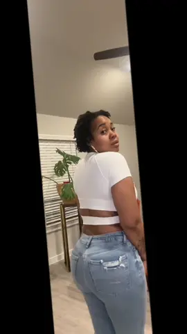 OOTD…Quick bar run with my love…♥️💗…#contentcreator #OOTD #americaneaglejeans #halaratops #affliatemarketing #nursesoftiktok 