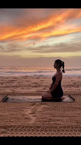 #sunrise #beachsunrise #yoga #australia #sydney #suryanamaskar #sunriseyoga #beachyoga #fyp #australiantiktok #nepalitiktok #nepaleseinaustralia #nepalicouple #nepalicouple #couplestiktok #yogaday #yogatiktok #husbandwife #visitnsw #placesinsydney #visitnsw 