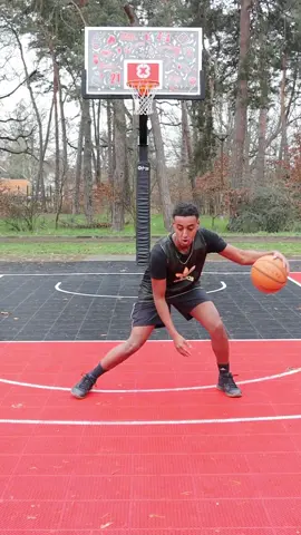 افضل مهارة في كرة السلة crossover 🏀 #كرة_السلة #كرة #اكسبلور #tiktok #السعودية🇸🇦 
