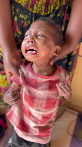 Please tap into the link in our bio and donate so that we can all help Ibrahim. He needs your love and support and together we can help him by all means, every dollar counts and anything will be of a great help to him 🙏🏻❤️🥹
