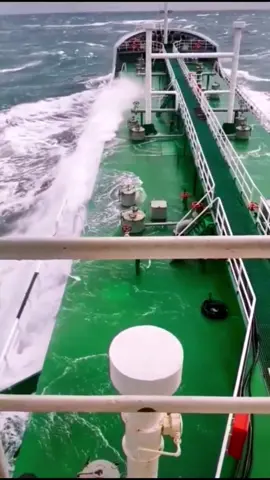 Ship in rough sea#roughsea#oceanstorm#storm#ocean#ship#fyp#viralvideo @Nature  @Nature 