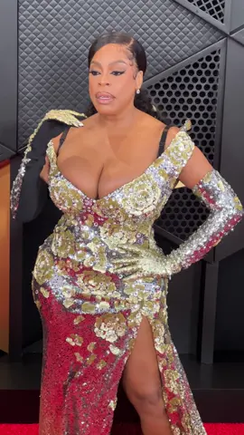 #niecynash shines bright on the #grammys  red carpet ahead of the ceremony