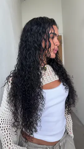 So excited to show you guys the process of this install! Using @HauteLocks Hair , a blend of Curly and Wavy Wefts to create this look for @Luisa Piou  Also peep the Gorg 777 Miami sectioning ring 👀🩷 .. Would you get curly extensions ?? 