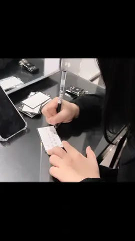 Từng món quà được chăm chút, từng tấm thiệp viết tay gửi lời yêu thương của cô giáo dành cho gần 50 bạn học viên vào dịp Tất Niên Cuối Năm 2023 Của #duyênđặngmakeupacademy. Trân quý Các Em thật nhiều. #teamDuyenDangmakeup #cgDuyênĐặng #tấtnien2023 