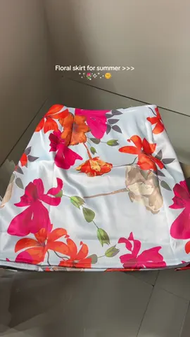 summer capsule wardrobe ready!! 🤍💐 #floralskirt #floralminiskirt #summeroutfit #summeroutfitideas #miniskirtoutfit #summer2024 