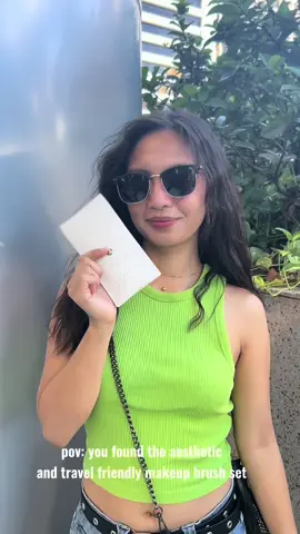 Super love this mini makeup brush set! #minibrushset #minimakeupbag  #fyp #foryoupage #retouch #makeuptok #minibrush #makeuptools #onthego #aesthetic  #CapCut 