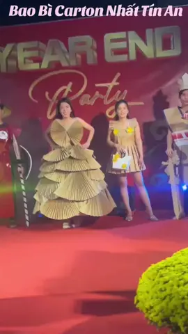 Thời trang từ thùng carton #thungcartoon  #hopcarton  #nhattinan  #thietkethoitrang #thoitrang  #taichethungcarton  #thoitrangtuthungcarton  #bieudienthoitrang  #sangtao  #tatnien  #khongsaykhongve  #xuhuongtiktok  #xuhuong 