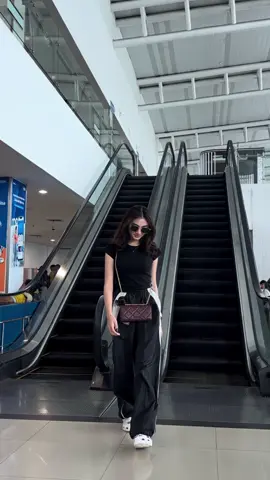 Airport fit check🖤