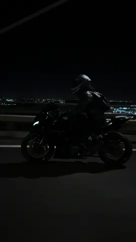 𝓓𝓪𝓻𝓴 𝓓𝓻𝓮𝓪𝓶𝓼 💤 #yamahar7 #blackaesthetic #motorcycle #biker #fyp 