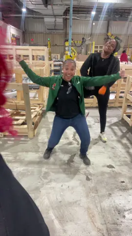 Work chronicles 🤣😩 i love my job #ColorCustomizer #foryoupage #trending #fyp #worklife #warehouseworker #expressieyourself #prettygirls #dance @Miya G 🖤 @Pryncess Moe @Aja’ ❤️ 