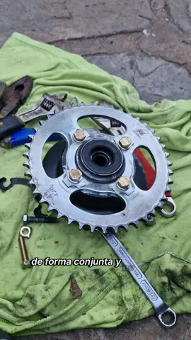 🔧🏍️Te enseño a cambiar las tuercas de corona de tu moto fácil y sencillo 🔧🏍️ #moto #tutorial #tip #teenseño #benelli 