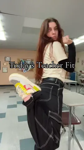 We love a comfy (I was feeling bloated) outfit ✨ #OOTD #fashion #streetwear #teacherstyle 