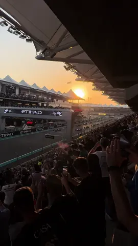 a great day at #YasMarinaCircuit !! 🏎️🍾🚥⚡️#f1 #abudhabigp #grandprix2023 #formula1 #grandprix #f1tiktok #worldchampionship #f1abudhabi 
