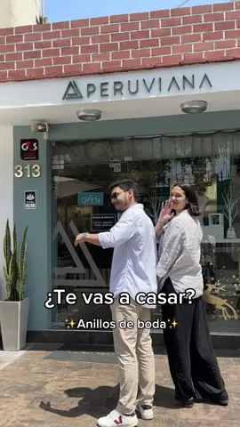 Estas a días de tu boda... 👰🏻‍♀️🤵🏻‍♂️💖 Este verano aprovecha el tiempo y compra tus anillos de boda, asesórate con nosotros para ayudarte a escoger la mejor opción!🫶🏻✨ Agenda una cita en el link de nuestra biografía o visítanos en Av. San Borja Sur 313 🥳  #arosdematrimonio #peru #boda 