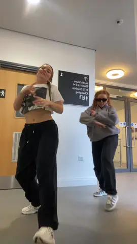 Dance partner back @annie #fyp #dramaschool #dance #commercial #musicaltheatre #mts 