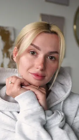 Lubicie efekt GLOW? Ja tak, a moim ostatnim odkryciem, który pomaga mi uzyskać ten efekt na 4 różne sposoby jest Instant Perfect Glow od @Maybelline Polska  #maybelline #makeup #IPG #instantperfectglow #4W1 #współpracapłatna
