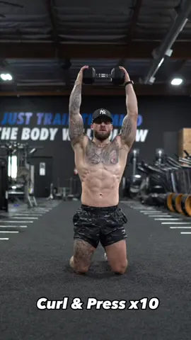 ONE DUMBBELL UPPERBODY WORKOUT 💪🏻🔥 4 Rounds  10 Reps of each 60 seconds of rest Curl & Press x10 Curl to Chest Press x10 Halo x10 (each way) Close Grip Push Up x10 #upperbody #upperbodyworkout #shoulders #shoulderworkout #arms #armsworkout #biceps #triceps #workout 