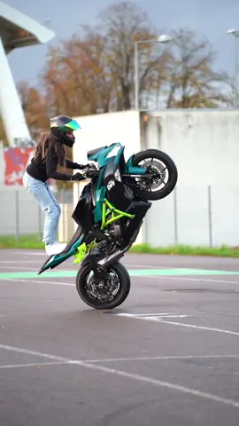 🔥🔥  #girlmotorcycle #stuntgirl #motor 