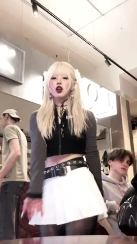 в тебя влюбились три брата..