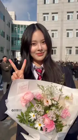 Happy Graduation Jeemin-aa 🥺💐✨ Makin cantik aja neng 😍🥰 di tunggu debut nya di mana pun itu still wait!  #bangjeemin #jeemin #jeeminrunext #runext #hanlimmultiarthighschool #hanlim #hanlimgraduation #jeemingraduation 