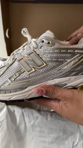 new shoes 😗 new balance 1906r. obssessed with this style 😩 #newbalance #newbalance1906r #sneakertok #unboxing 
