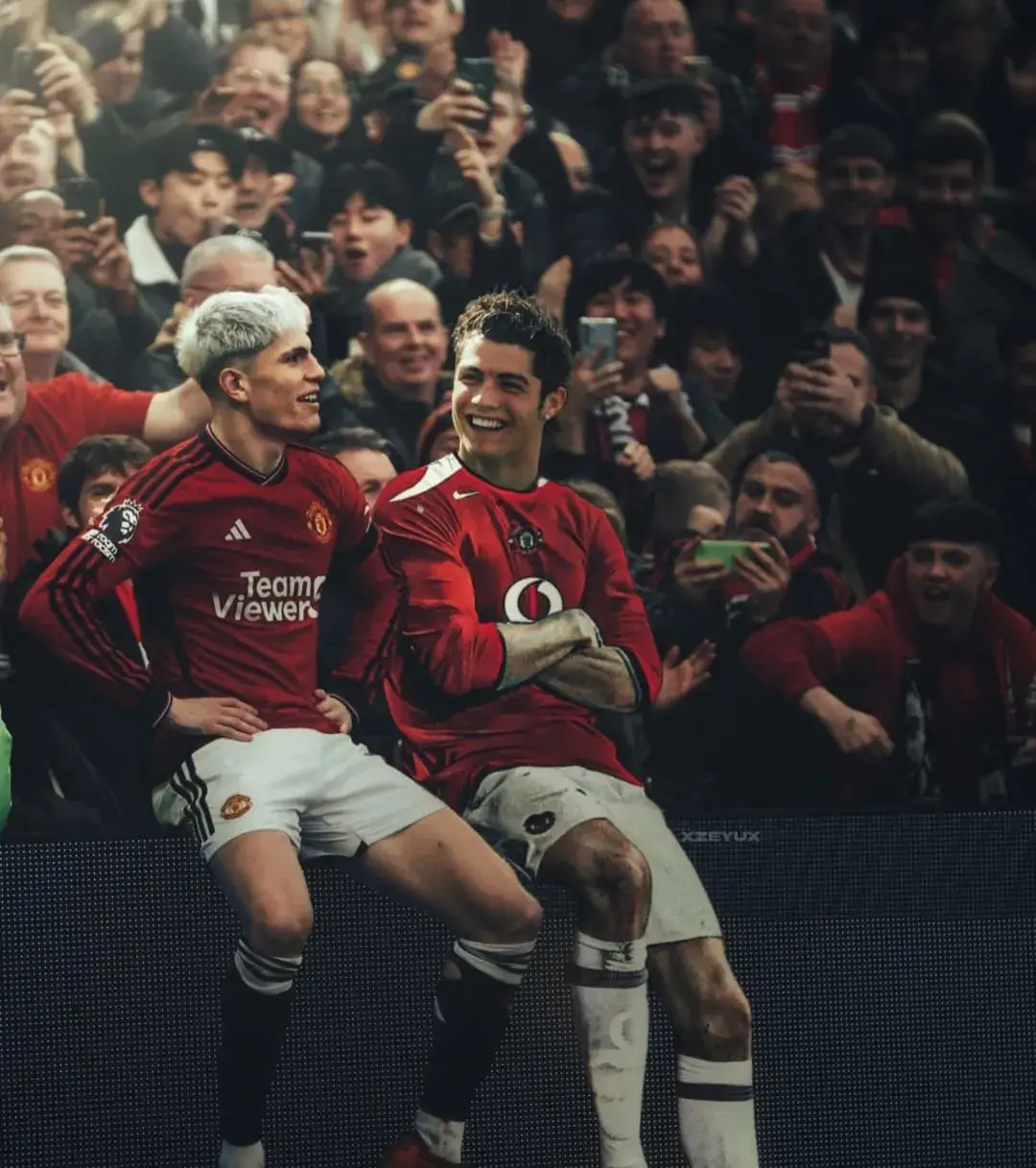 What a picture the past Cristiano Ronaldo and the future Alejandro Garnacho of Manchester United ❤️ #manchesterunited #garnacho #cr7 #cristiano #ronaldo #cristianoronaldo #football #goat #fy #fyp #foryou #foryoupage #foryourpage #fürdich #tiktok #viral 