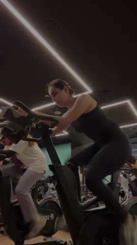 Spinning🚴🏾‍♂️ #GymTok #spining #cycleworkout #cardio #cyclesprint #macfit 