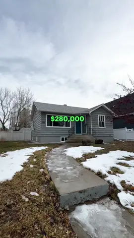 Would you live here? 🏡  💰$279,000 📍 829 6 street S  🗺️ Lethbridge, Alberta Message me for more details or to go for a showing!  Listing agent: William Vis and John Guliker with Grassroots Realty Group  . #hometour #propertytour #propertytours #lethbridge #alberta #hometours #albertalife #albertaliving #homedecor #albertarealestate #movetoalberta #lethbridgerealestate #realestate 