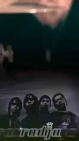 Membalas @nenkkipeey30 L382 |•| Yakin • Radja |•| #lagu #liriklagu #music #band #indonesia #generasi2000an #generasi90an #radjaband #yakin #tembangkenangan #nostalgia #lewatberanda #fyp #fypシ 