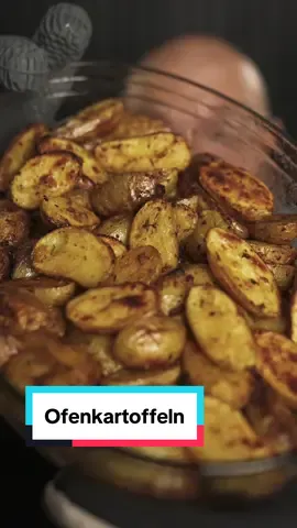 Onkel Ferdi‘s Beilagen Kartoffel ♥️🥔 #kartoffel #ofengemüse #beilage  Zutaten 1 KG Kartoffel Drillinge 80ml Olivenöl 3 Knoblauchzehen 1 Rosmarinzweig 3-4 Thymianzweige 1,5 TL Salz 1 TL Paprikapulver 1/2 TL Zwiebelpulver 1/2 TL Pfeffer