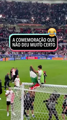 Acho que não era bem isso que ele queria fazer 🤣 #Futebol #virais #funnyvideos #tiktokesportes