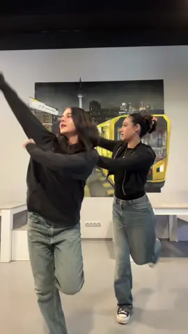 bust that .. open 🤨 @PASSION #fyp #viral #dance 