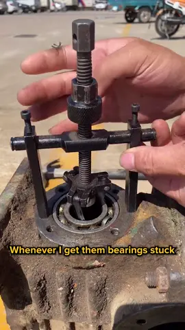 This Bearing Puller gets all those stuck bearings out no problem 🔥🛠️ #tools #besttools