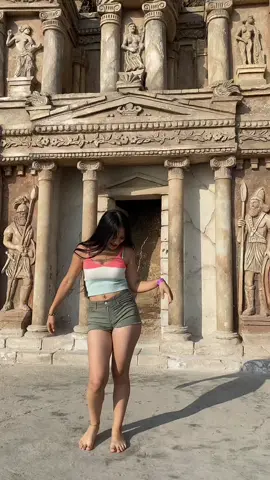 Pata cala 🤣 Adivinen que lugar es 💗#cajamarquinabonita🇵🇪 #carnavales #cajamarcacarnavales #fouryoupage #xyzbca #dale❤️ #videoviral #elcastillodechancay #yuberadams🎤 