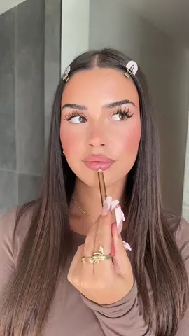Replying to @mari my go to makeup🤍 #Inverted #greenscreenvideo 