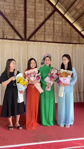 Ngoài hiên cúc mới nở hoa Ngoài hiên cây cỏ thật thà bên nhau Nếu mà không có xước đau Chắc gì ta hiểu thế nào bình yên  #LinhĐang #trendingtiktok 