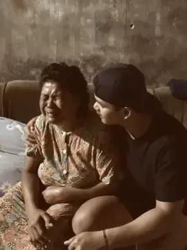 maafkan anakmu ini Ma, karena selalu membuatmu menangis 🥀#ibu #fypシ #sadstory #bismillahfyp #xzyabc #fypage #xyzbca #fypシ゚viral #fypdonggggggg 