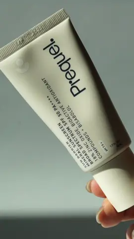 🌞 @Prequelskin Sun Barrier Mineral Sunscreen 🌞  Finish: dewy  Alcohol: no White cast: slight, but very tolerable on me Pilling: no Eye sting: no Waterproof: no Scented: no Price point: $22/50ml 1 ⭐️ to 5 ⭐️: 4⭐️ Do I want to be a glowing goddess ALL the time?! No. Do I prefer a slightly lighter sunscreen formula? Yes. And those are basically the only two reasons this doesn’t get a perfect score. This is a great newcomer sunscreen to the market. And even with it being a glowy formula, I was pleased that it didn’t feel like it was sliding all over my face. Well done Prequel! *gifted with NO requirement to post #sun #sunscreen #sunscreeneveryday #sunscreenspf50 #mineralsunscreen #skincare #skincaretips #skincareroutine #tan #skincareproducts #sunscreenreview #latina #sunscreenalways #brownskin #tanskin #oilyskin #comboskin #sunscreens #sunscreenreview #physicalsunscreen #chemicalsunscreen #skincareinfluencer #skincarecommunity #skinfluencer #recommendation #microinfluencer #nanoinfluencer #latinacontentcreator