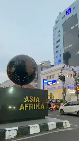 Bandung bikin candu dan betah #asiaafrikabandung #bandunghits #bandunginfo #bandungkotakembang #bandungbanget #bandungjuara #bandungaesthetic #bandungpunya #fypシ゚viral #vibes #xyzbca #sadstory #sadvibes 