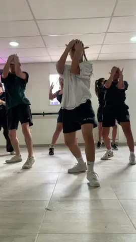 Volviendo a clases😌❤️‍🔥 #viral #fypシ #dance #parati #centenario 