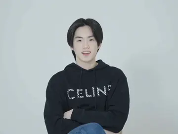 เอเอ: เราอยู่ด้วยกันมาตั้งแต่แรกแล้ว มันจะดีมากสุดท้ายแล้วได้เดด้วยกัน เพราะว่าเราจะได้อยู่ด้วยกันไปนาน ๆ ภู : เพื่อนคนแรก นิสัยคล้ายขี้เขิน เงียบ ๆ ซึ่งเอเอก็เป็น (เธอคนนั้นคือฉันอีกคน)  #aaashirakorn #phutatchai #busbecasueofyouishine #busthedebutdocumentaryep4 